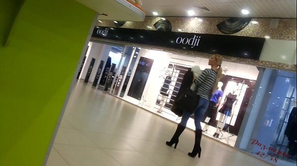 Супермаркеттегі салқын балапан.